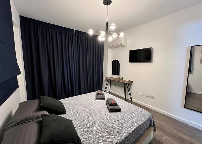 Fat Cow Apartment Larnaka